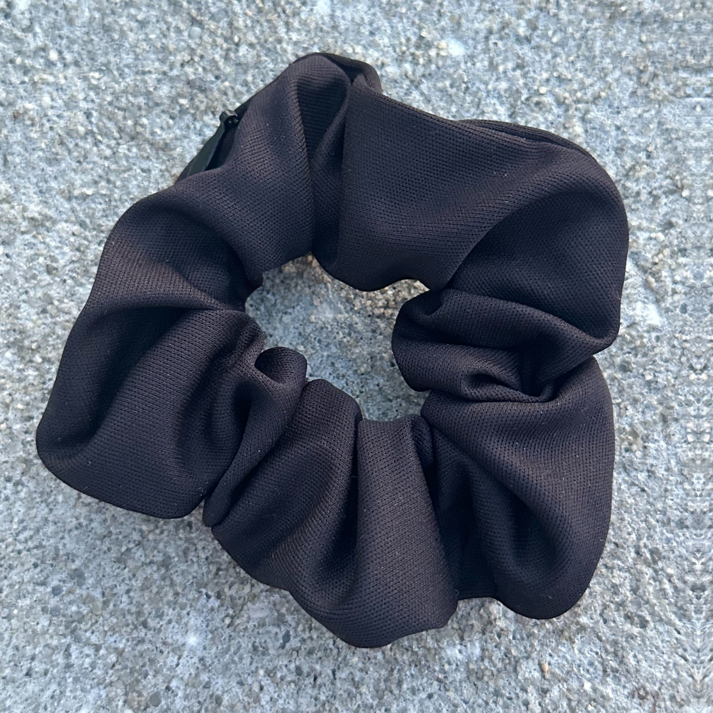 Explorer Hidden Pocket Scrunchie (2-pack) - Black/Beige