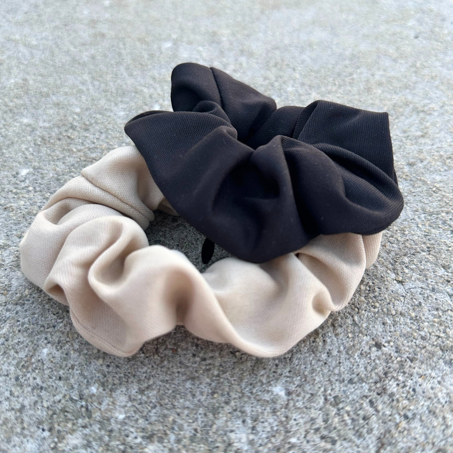 Explorer Hidden Pocket Scrunchie (2-pack) - Black/Beige